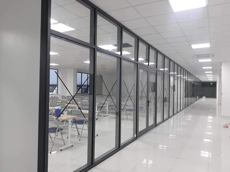 Vách kính chống cháy EI30 – Giải pháp bảo vệ tối ưu cho công trình của bạn