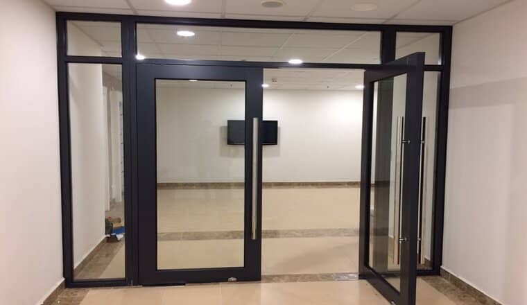 Khả năng cách nhiệt và cách âm của cửa kính chống cháy như thế nào?